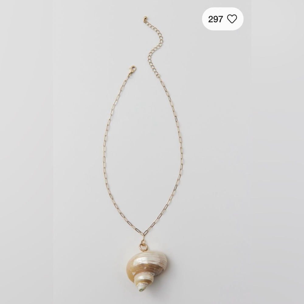 NWT Shell Necklace - Picture 2 of 5